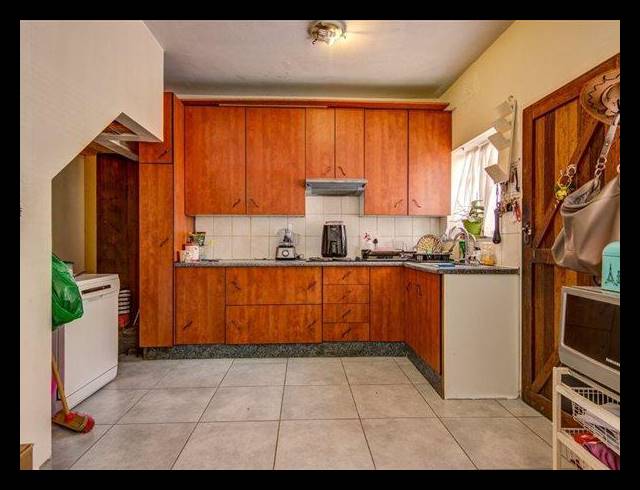 2 BEDROOM TOWNHOUSE FOR SALE IN RHODESFIELD